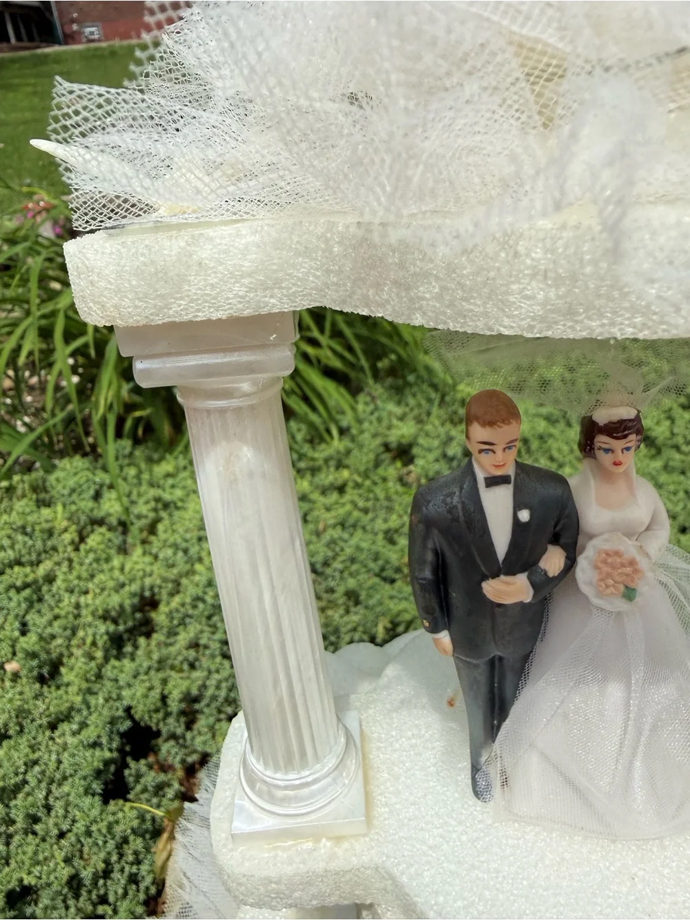 VintageClassic White & Pink Wedding Cake Topper - Elegant Bridal Party Figurine